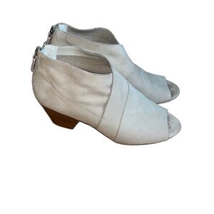 Nurture women’s tan Bardin open toe booties Size 6.5